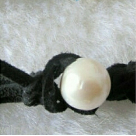 Freshwater Pearls Necklace w/Suede Cord - Picture 7 of 8